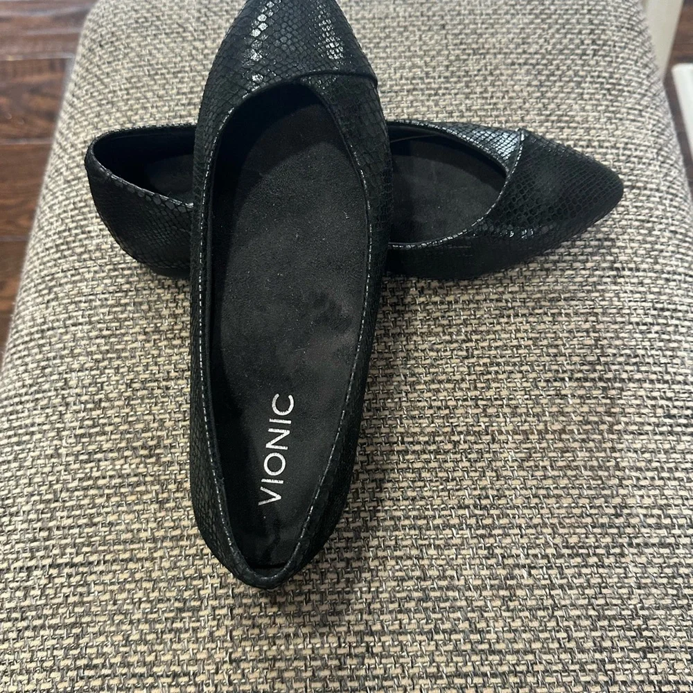 Vionic Caballo Snakeskin Pointed Toe Flats Orthotic Comfort Shoes Size 5
